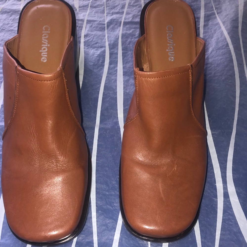 Classic Brown Leather Flats with Rounded Toe and 2.5”Heels